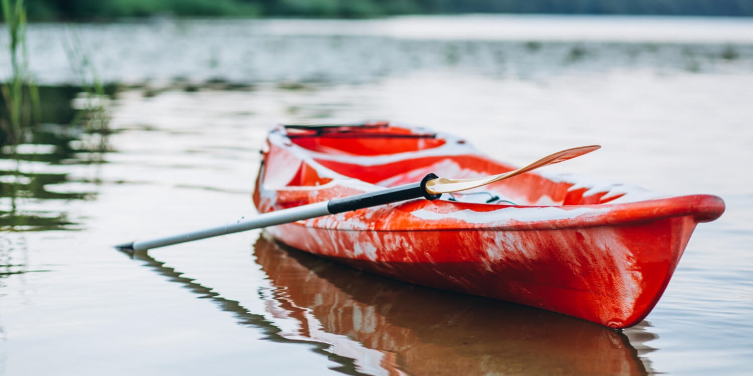 kayaking-on-the-lake-boat-alone (2) (1)